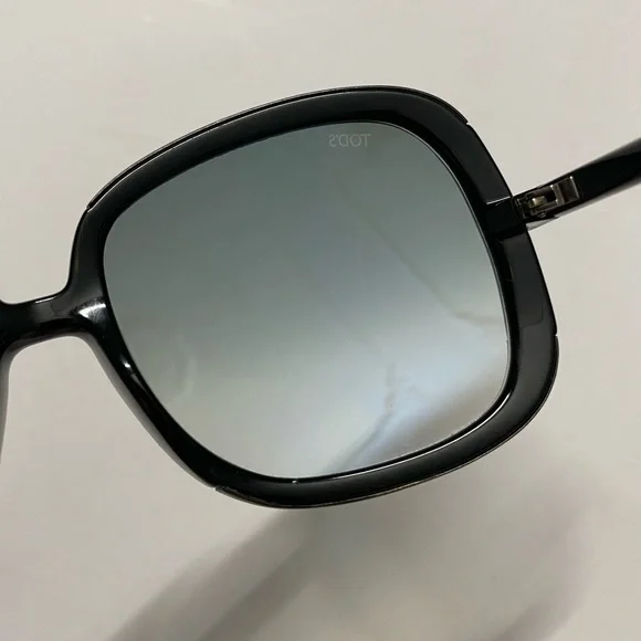 TOD’S SUNGLASSES Black &  Brushed Gunmetal Round Oversized Sunglasses TOD main image 3